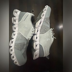 Womens on cloud size 6.5
